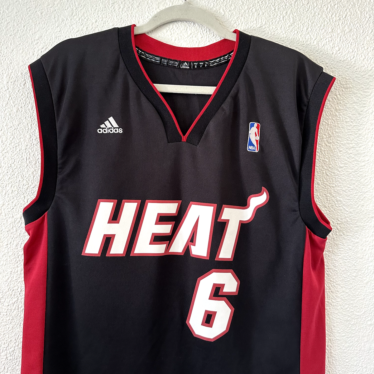 希少！NBA アディダス レブロンジェームズ　Miami Heat 6 NBA LEBRON JAMES MIAMI HEAT #6 ADIDAS BLACK MEN'S JERSEY | eBay