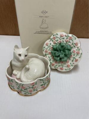 Lenox Figurine Comfy Cozy Cat & Keepsake Box White Object w