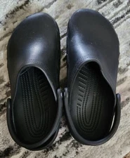 Crocs Slip-on Clog Unisex  Women Size 10  Black Solid Top Vented Size Mens 8