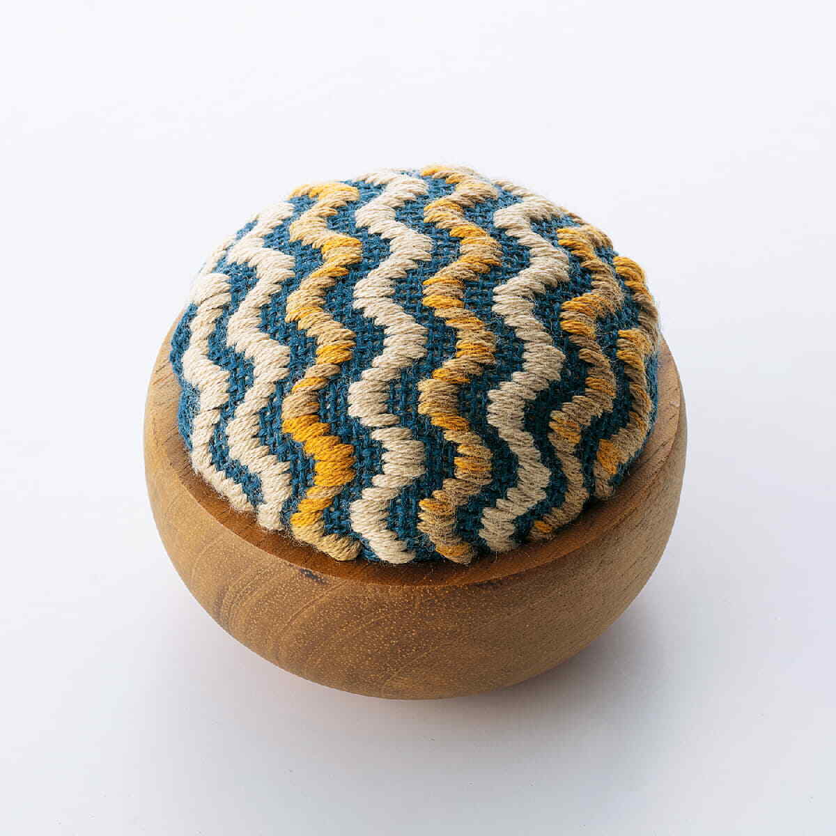 Olympus counted Kogin stitch kit ""Woden Bowl Pin Cusion Wave Pattern"", 6,5x5cm,
