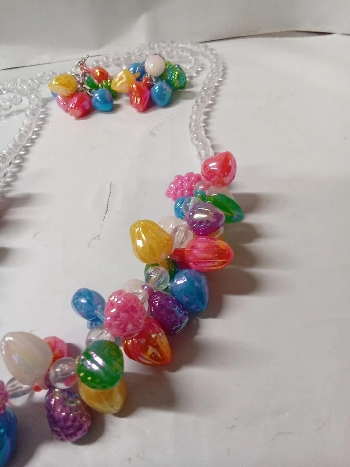 JUEGO DE JOYAS DE FRUTAS CUENTAS MARDIGRAS (JUEGO DE 12) Foto 2 de 4