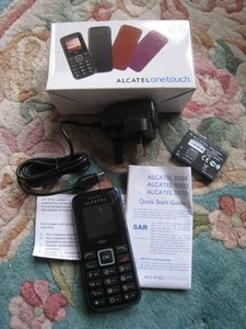 Téléphone Portable BlackBerry 9720 Noir À Touche Desimlocker Tout Réseaux SIM