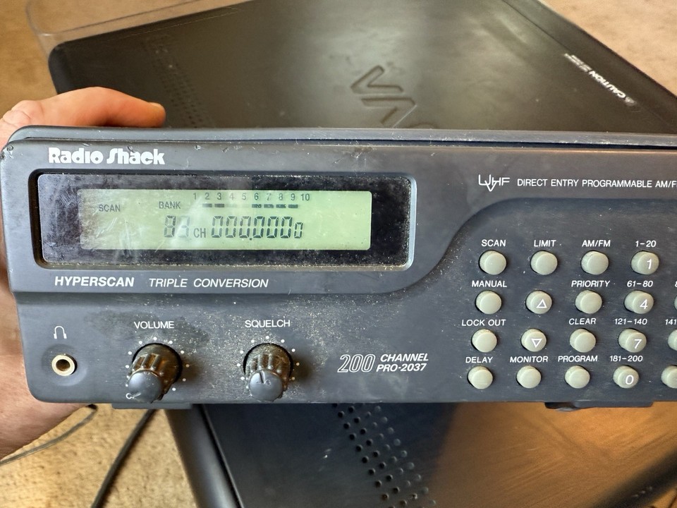 Radio Shack Pro-2037 Scanning Receiver AM/FM UVHF Triple Conversion 200 ...