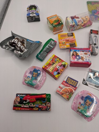 Zuru Mini Brands lotto 24 pezzi cibo, giocattoli, TMNT, Barbie, Star Wars e altro!  - Foto 2 di 6
