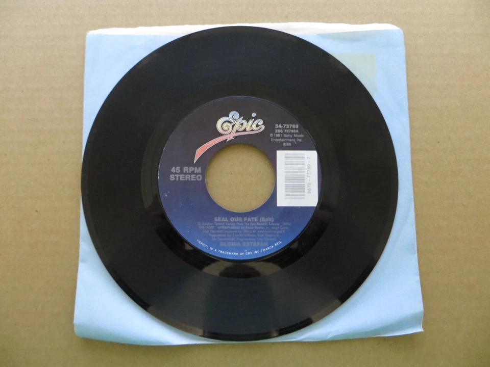 Gloria Estefan – Seal Our Fate - 1991 - Epic 34-73769 7" Single VG+/Generic - Image 3 of 4