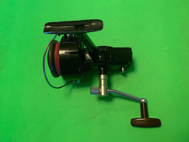 daiwa 7700a fishing reel VINTAGE DAIWA MODEL NUMBER 7700 HEAVY DUTY SALTWATER SPINNING REEL ((O))
