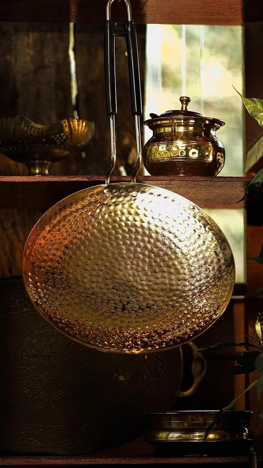 10" Handcrafted Indian Traditional Brass Cookware Pan Roti Tawa With Long Handle - Image 3 of 4