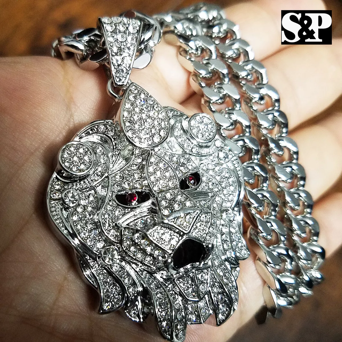 Lion pendant hotsell necklace