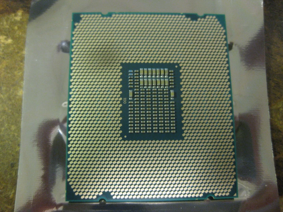 Procesador CPU Intel Core i7-7800X 3,50 GHz 6 núcleos SR3L4 12 hilos LGA 2066 Foto 3 de 4