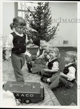 1972 Press Photo Kienast quints play at Liberty Corners, New Jersey home