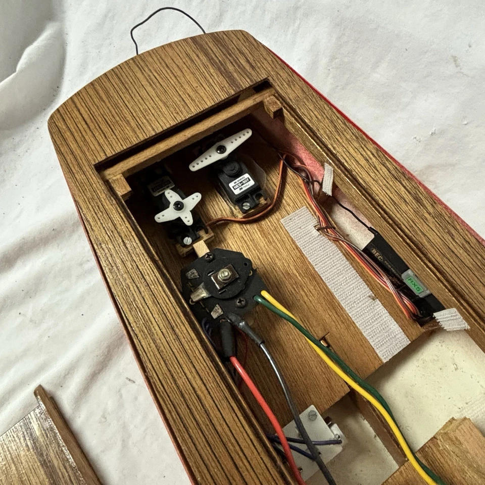 Barco de barco fundido a presión modelo artesanal Sterling Chris años 50 Foto 4 de 4