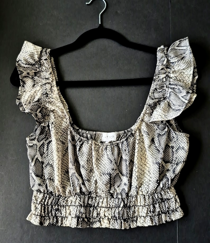 Le Lis Off Shoulder Crop Top Blouse Snake Print Pullover Size M Black Gray White - Picture 2 of 11