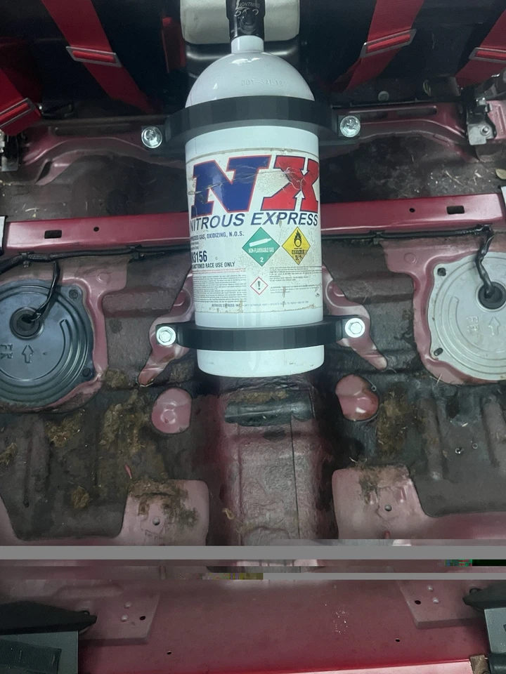 Botella de óxido nitroso Infiniti G35 de 10 libras montaje personalizado Foto 2 de 4