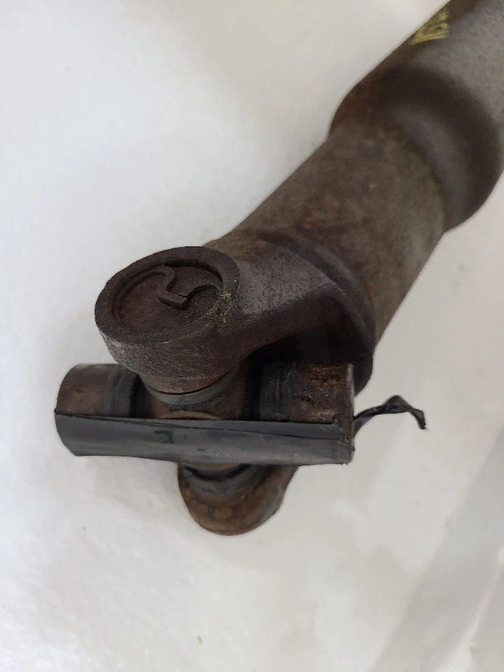 2009-2014 CADILLAC ESCALADE Rear Drive Shaft 4WD 22845689      - Image 2 of 4