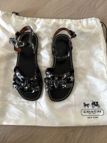 Sandalia de cuero para mujer Coach Link G2206 negra/blanca/metal talla 6 B nueva sin caja - Imagen 3 de 9