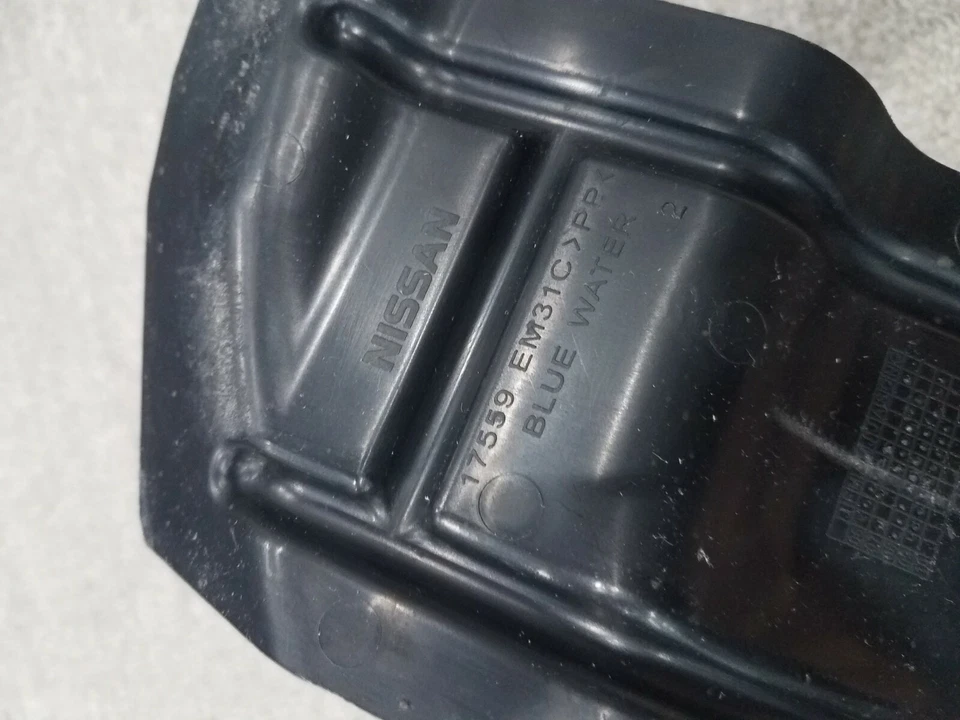 Nissan Versa 2010 protector de emisiones OEM 17559-em31c Foto 3 de 3