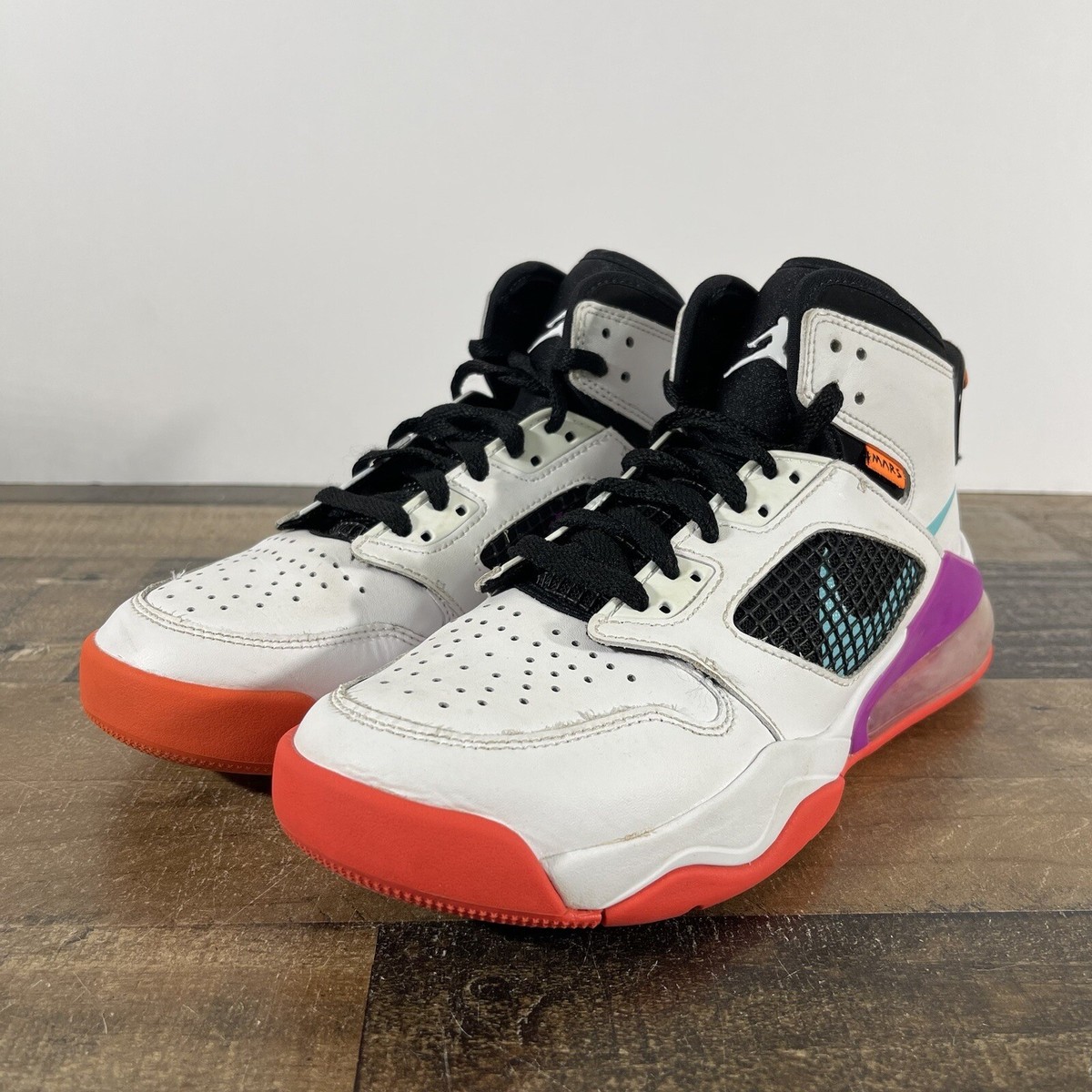 Air Jordan Mars 270 GS Hyper Violet Size 7Y Kids /8.5 Wmns Orange