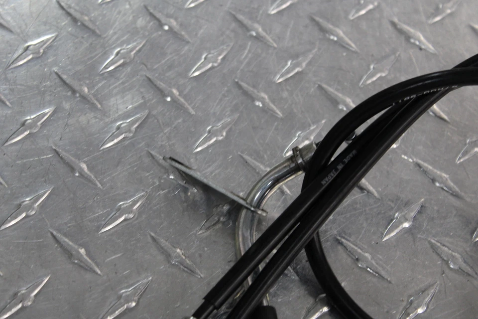 2009 SUZUKI GSXR1000 GSX-R1000 THROTTLE CABLES LINES - Image 4 of 4