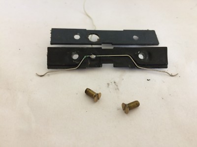 HORNBY DUBLO 21379/80 CO-CO CL 55 DELTIC CURRENT PICK UP ASSY 2 RAIL 2232 2233