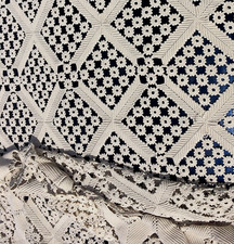 Dessus de lit ancien en dentelle de lin et coton 140 X 200