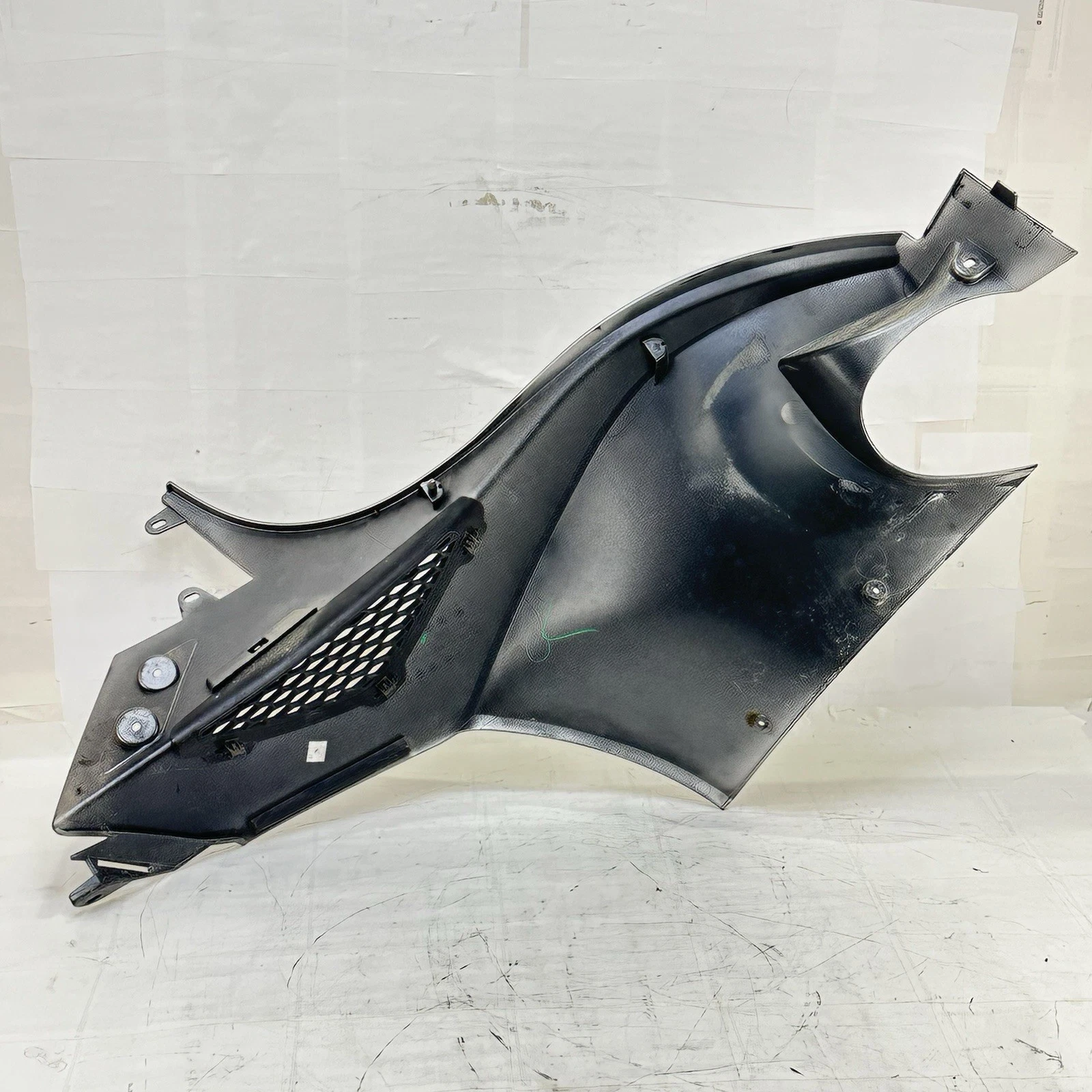 2012 CAN-AM SPYDER RT-S SE5 RIGHT SIDE FAIRING COWL PANEL BODY PLASTIC SILVER