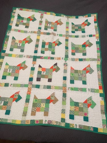 Scottie Dog Quilt Handmade patchwork fabric for dogs 12 blocks green white - Picture 2 of 14