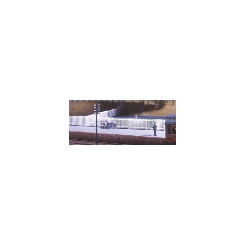 GWR Station Fencing White - 680mm - Ratio 421 OO/HO Building & accessories