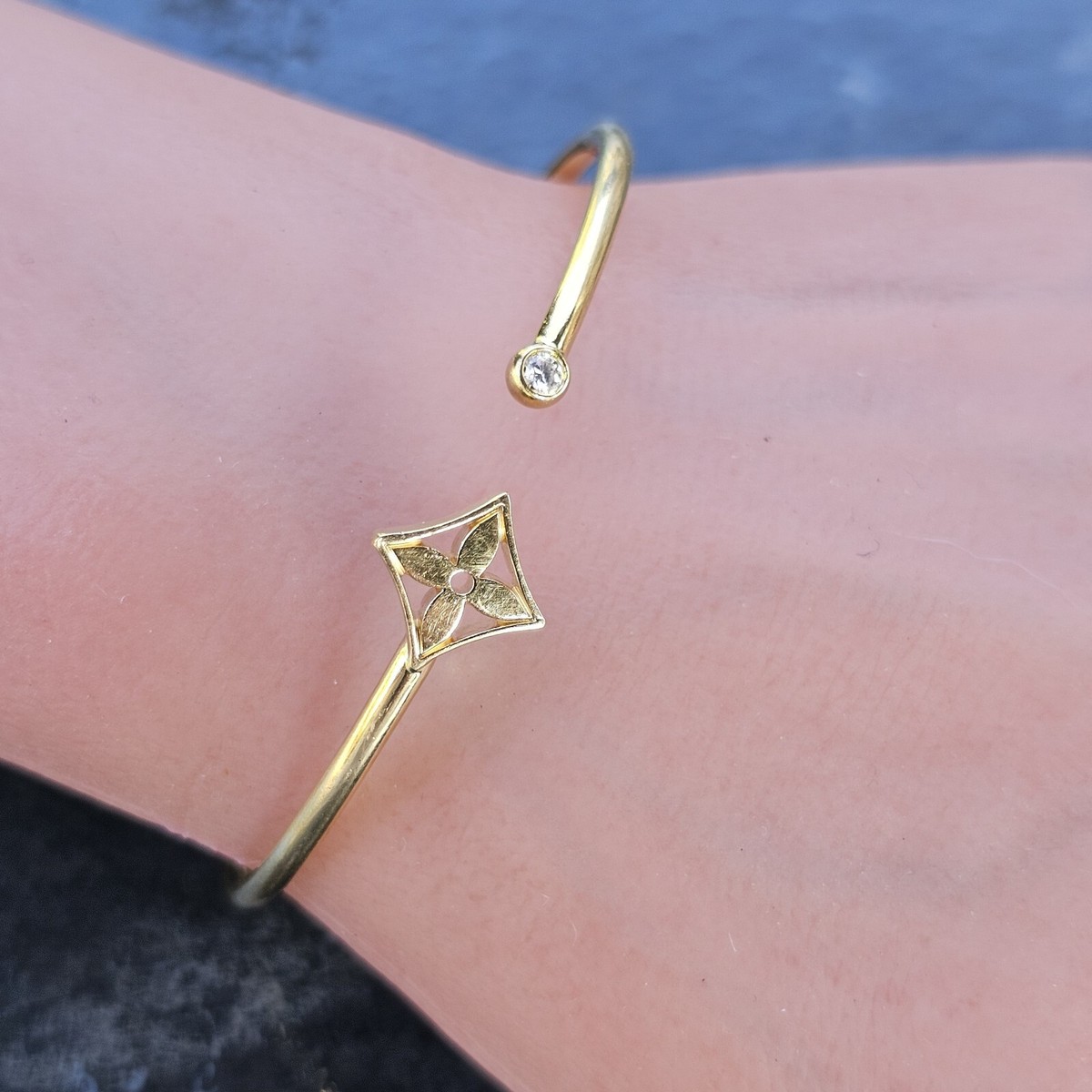 Louis Vuitton Idylle Blossom Twist Bracelet Cuff 18k Yellow Louis Vuitton Idylle Blossom Twist Bracelet Cuff 18k Yellow
