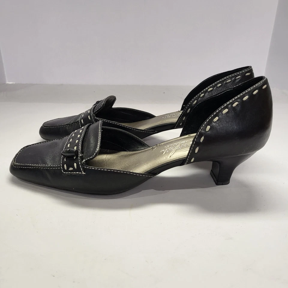 Zapato de tacón Aerosoles What's What para mujer talla 8 negro punta cuadrada lados abiertos Foto 3 de 4