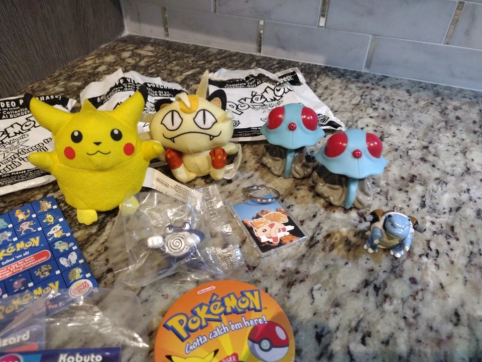 Vintage New Pokemon Nintendo 1999 Set Plush, Bade, Cards And More. Excellent  - Image 4 of 4