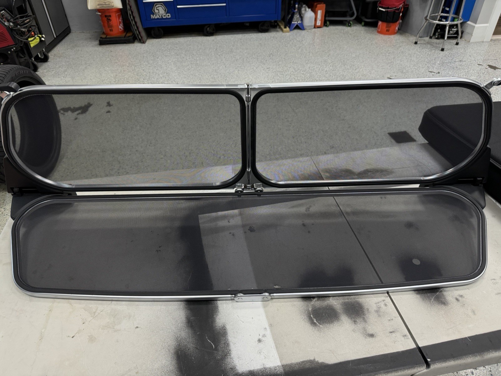 Bentley convertible, wind deflector