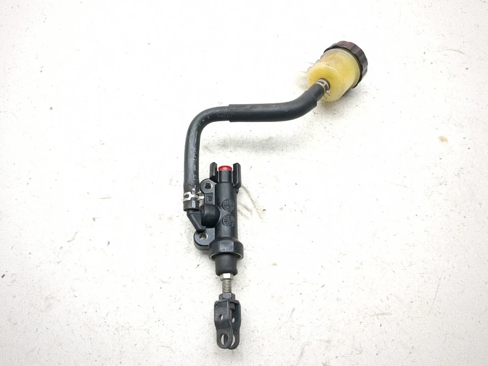 Cilindro maestro de freno trasero Yamaha FZ6R 09-14 Foto 2 de 4