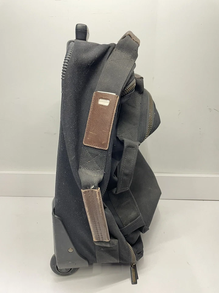 Mochila de equipaje negra Eddie Bauer con ruedas con asas de cuero 15”x13”x22”H Foto 3 de 4