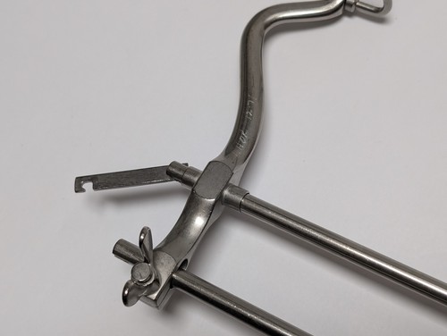 V. MUELLER Retractor w/ Center Blade (USED). - Picture 10 of 13