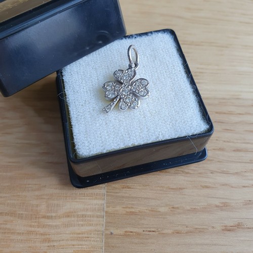 DoDo Kleeblatt-Anhänger (Weißgold mit Diamanten) - Bild 3 von 4