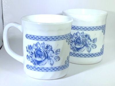 4 grandes tasses Arcopal Veronica myosotis fleurs bleues années 70