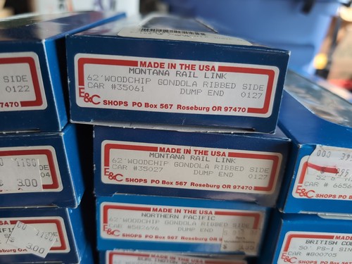 21 New UNASSEMBLED Ho Scale E&C Shops Boxcars All New 12 Woodchip WITH LOADS - Picture 15 of 20