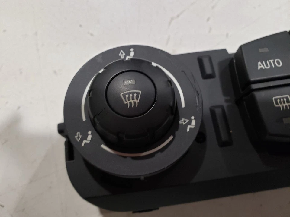 Controle climático temperatura A/C (Celsius) - 2003 BMW Z4 E85 Conv RHD - 03-05 - Imagem 2 de 4