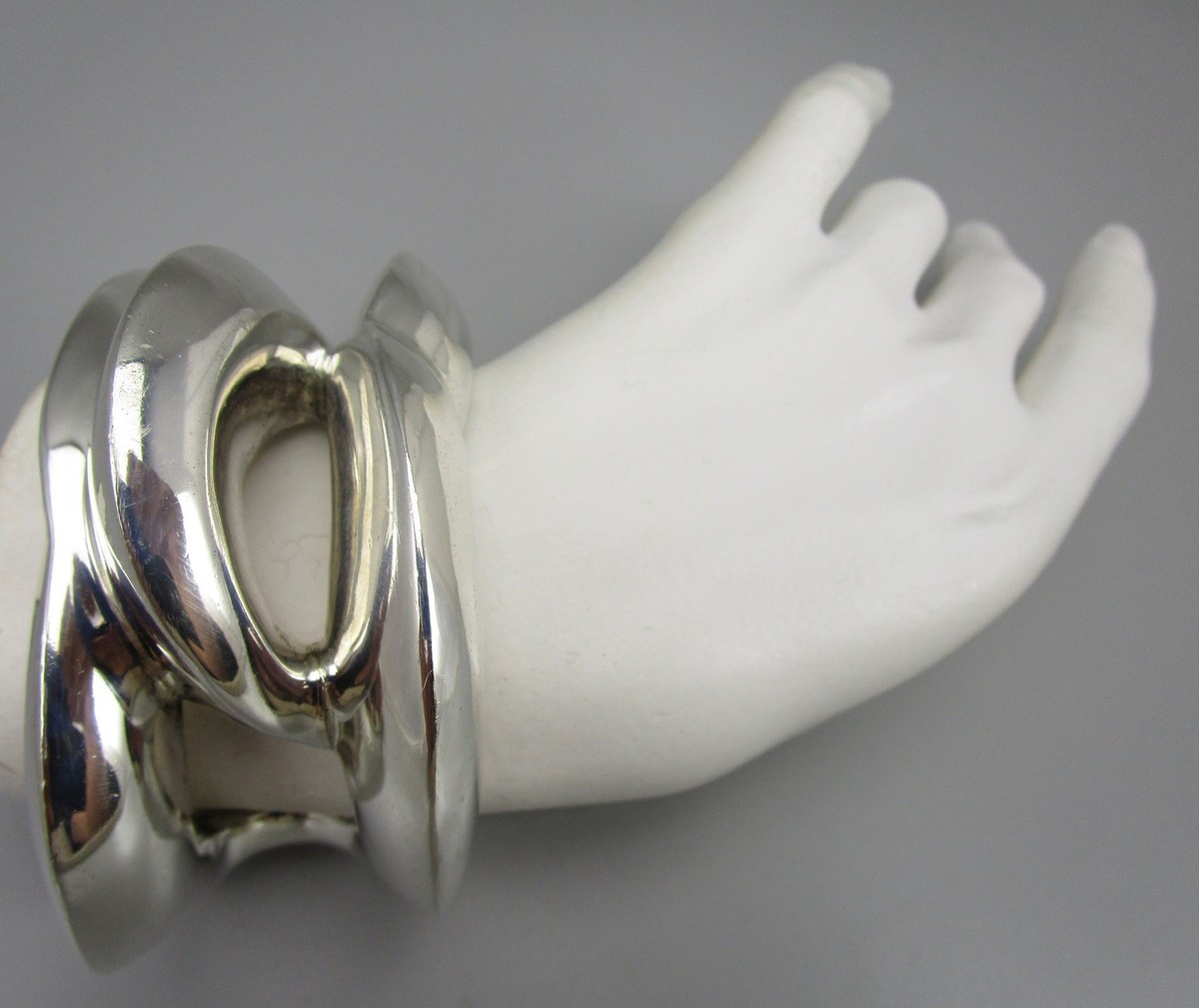 MONUMENTAL PATRICIA VON MUSULIN STERLING SILVER CUFF BRACELET 230G View 3