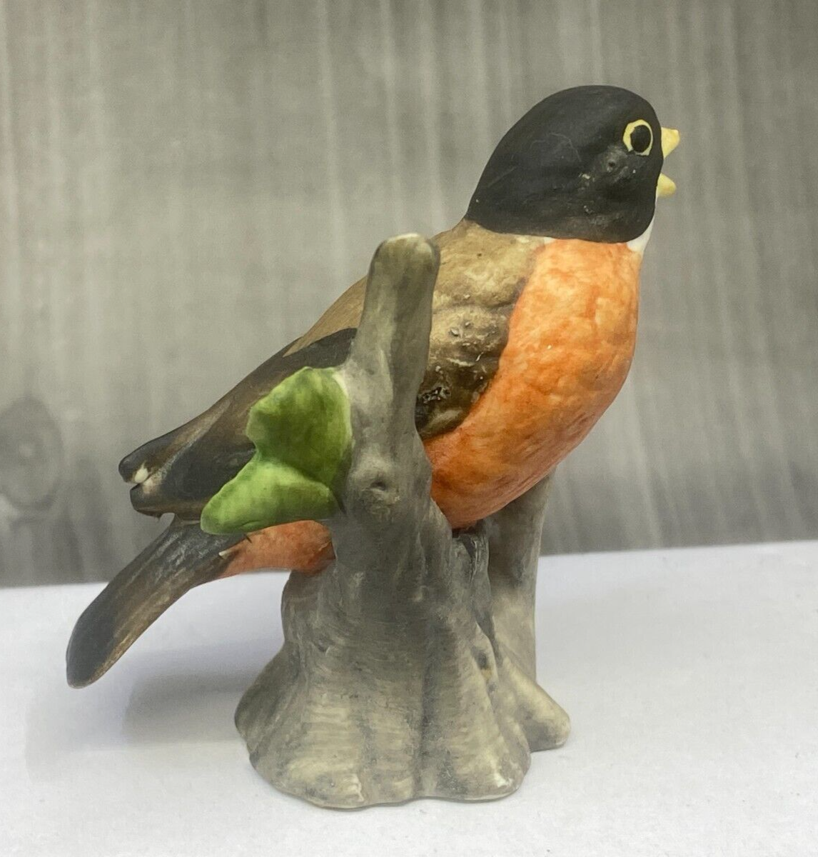Vintage LEFTON Bird Figurine Robin Sitting on a Branch No. 749 2.5 in