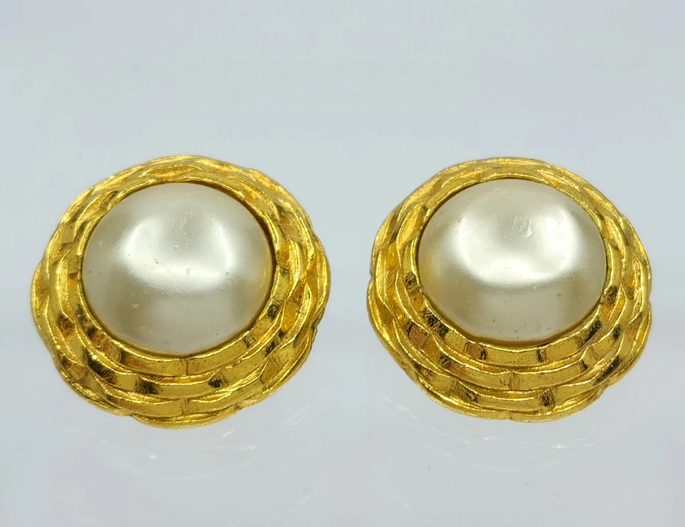 PENDIENTES CLIP BOTÓN TONO ORO FRANCIA CHANEL IMITACIÓN PERLA VINTAGE ~ 1" Foto 3 de 4