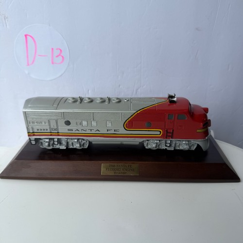 Avon 1992 Lionel 1948 Santa Fe F3 Diesel Engine Train Display D-13