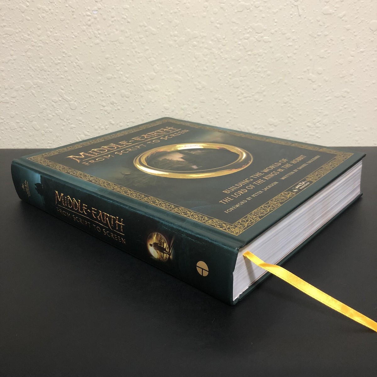 Middle-Earth from Script to Screen : Building the World of