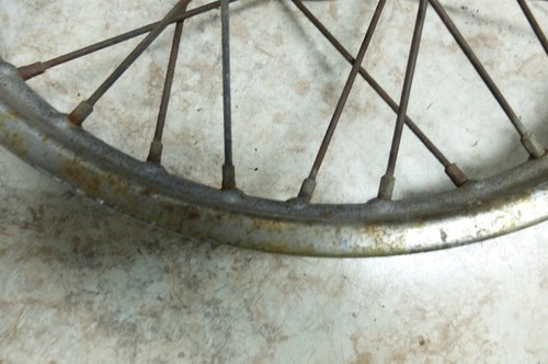 81 Suzuki DS 125 DS125 rear back wheel rim straight - Picture 6 of 10