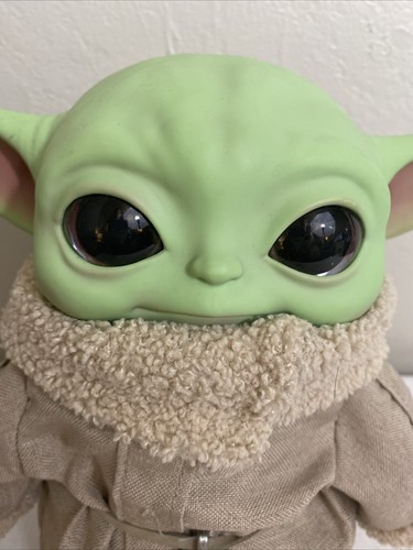 Muñeca Baby Yoda Grogu 2020 Star Wars Mandalorian The Child 11" Mattel GXB49 - Imagen 6 de 15