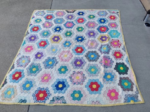 Vintage Hexagon Blumendecke 66,5"x73,5" hand- und maschinengenäht gesteppt