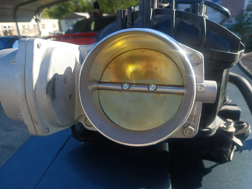 GMC Yukon Denali 2012 colector de admisión de 6,2 L con carrocería de acelerador de 6 pines estilo LS7 nueva Foto 4 de 4