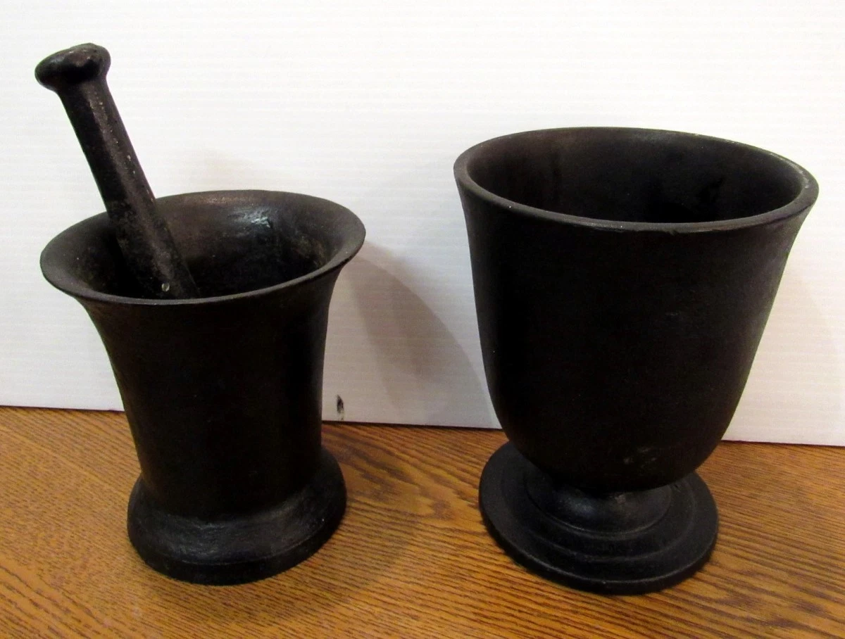ANTIQUE LOT OF 2 BLACK CAST IRON MORTARS AND 1 PESTLE (EZS001441)