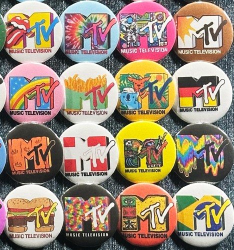 MTV Music Television anni 80 musica 1,5" bottoni pinback rock pop new wave, 56 spille - Foto 7 di 9