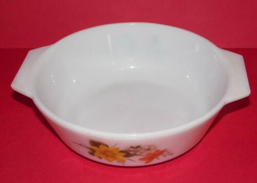 JAJ Pyrex * Vintage Lidded Casserole Dish * Autumn Glory Design * 7.5" (19.5cm) - Picture 3 of 4